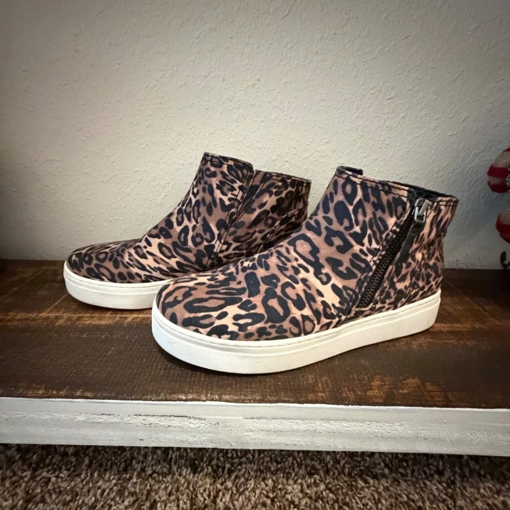 Naturalizer Cheetah Sneakers, Sz 7.5, Like New